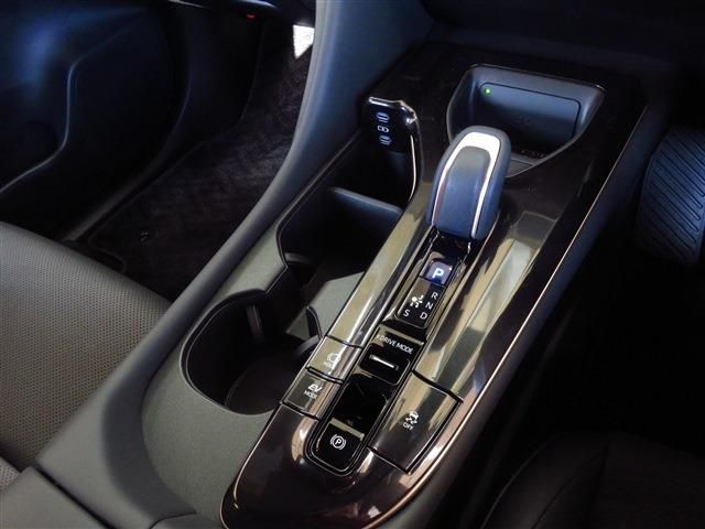 TOYOTA CROWN ESTATE 4WD 2025 Image 31