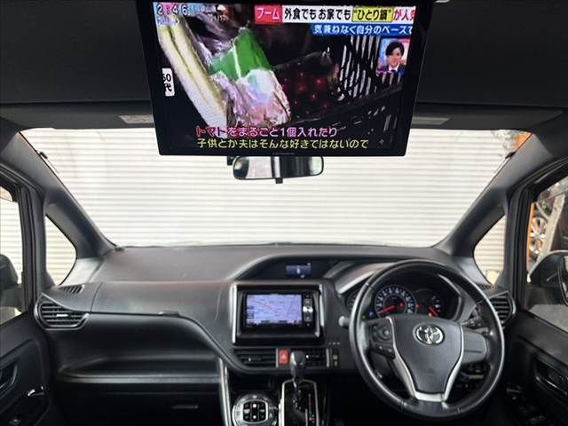 TOYOTA VOXY 2017 Image 31