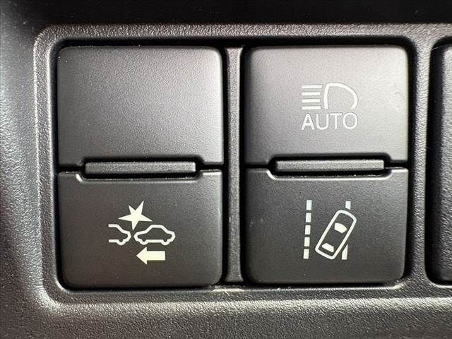 TOYOTA VOXY 2017 Image 31