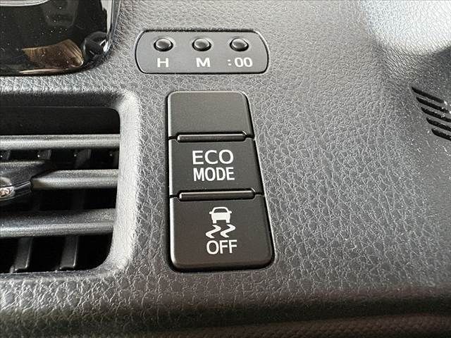 TOYOTA VOXY 2017 Image 31