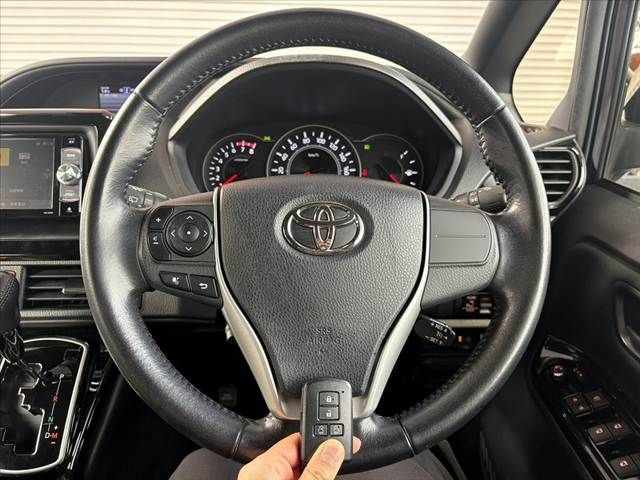 TOYOTA VOXY 2017 Image 31