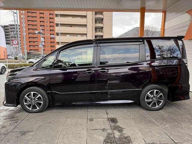 TOYOTA VOXY 2017 Image 31