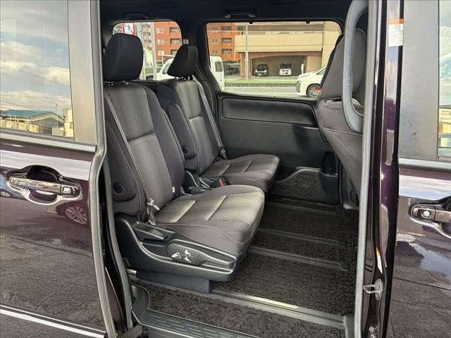 TOYOTA VOXY 2017 Image 31