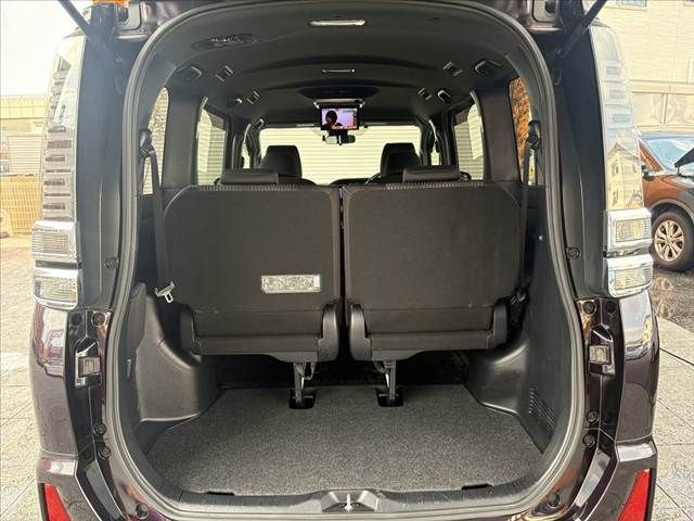 TOYOTA VOXY 2017 Image 31