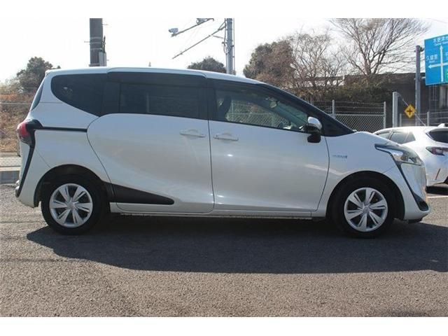 TOYOTA SIENTA HYBRID 2019 Image 31