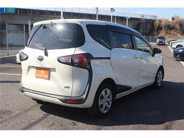 TOYOTA SIENTA HYBRID 2019 Image 31
