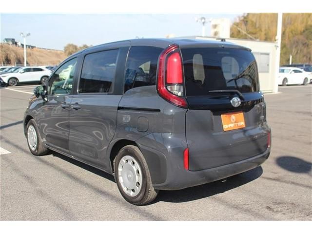 TOYOTA SIENTA HYBRID 2023 Image 31