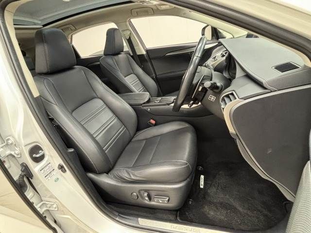 TOYOTA LEXUS NX300H 2015 Image 31