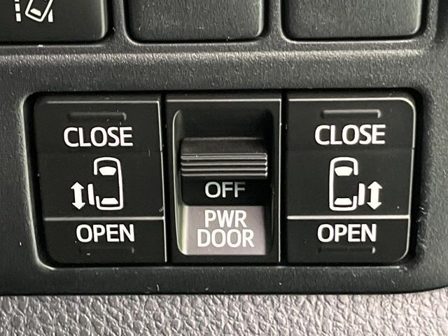 TOYOTA VOXY 2018 Image 31