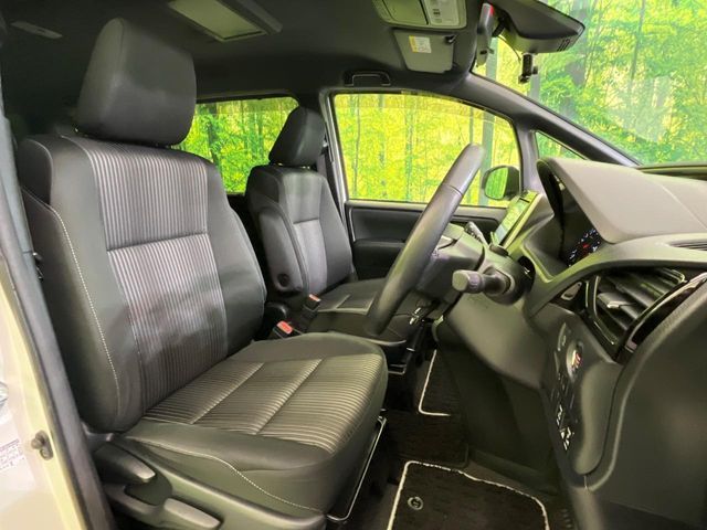 TOYOTA VOXY 2018 Image 31