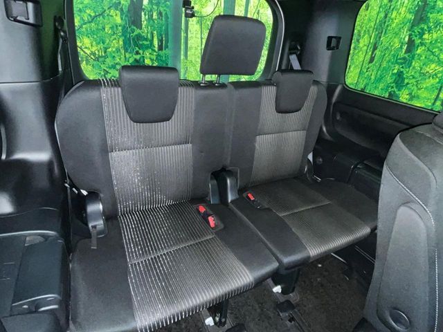 TOYOTA VOXY 2018 Image 31