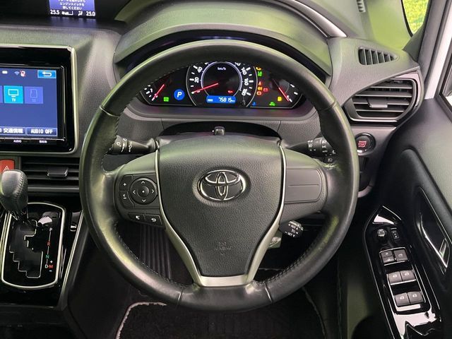 TOYOTA VOXY 2018 Image 31