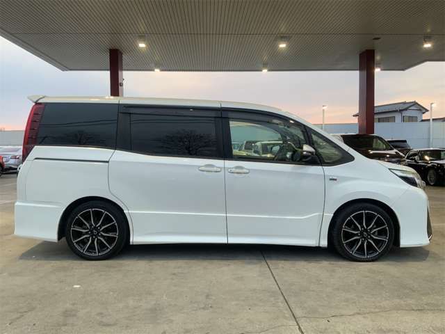 TOYOTA NOAH 2016 Image 31