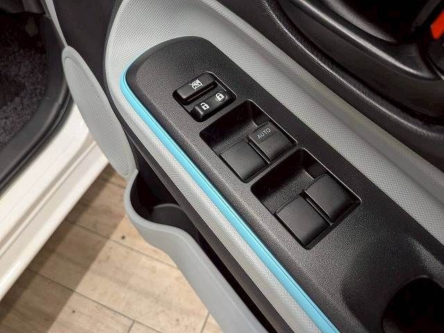 TOYOTA AQUA 2012 Image 31