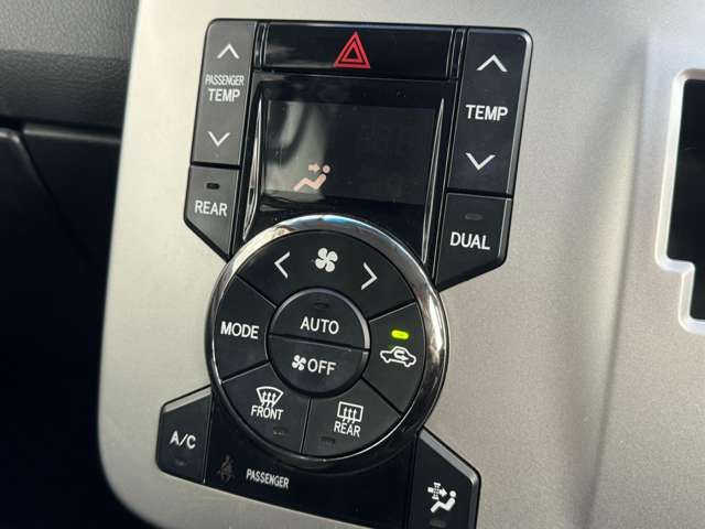 TOYOTA VOXY 2013 Image 31