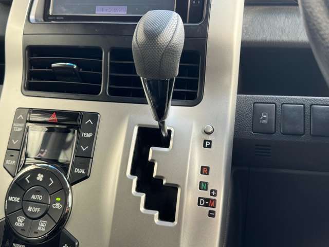 TOYOTA VOXY 2013 Image 31