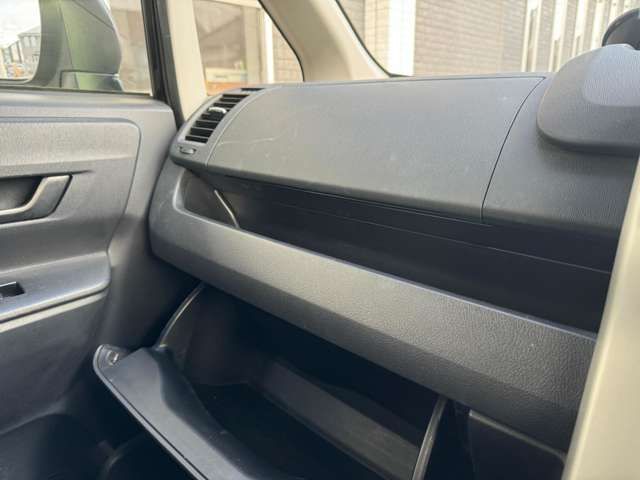 TOYOTA VOXY 2013 Image 31