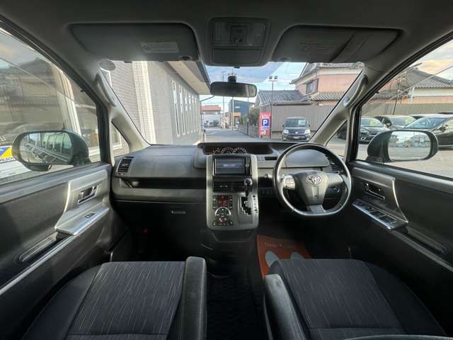 TOYOTA VOXY 2013 Image 31