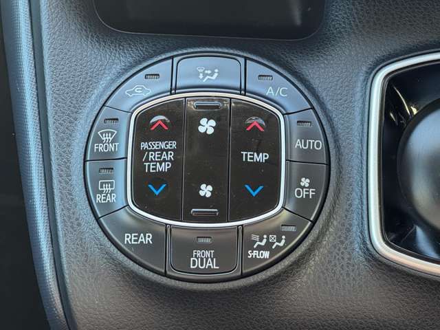 TOYOTA VOXY HYBRID 2014 Image 31