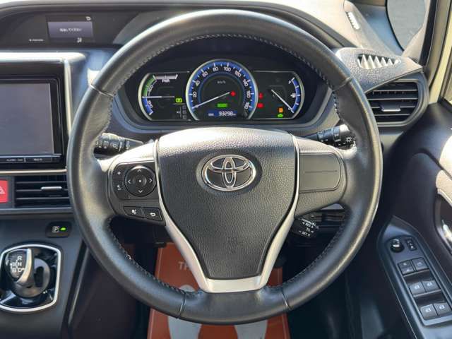 TOYOTA VOXY HYBRID 2014 Image 31