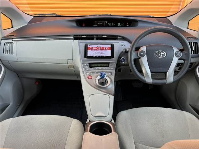 TOYOTA PRIUS 2015 Image 31