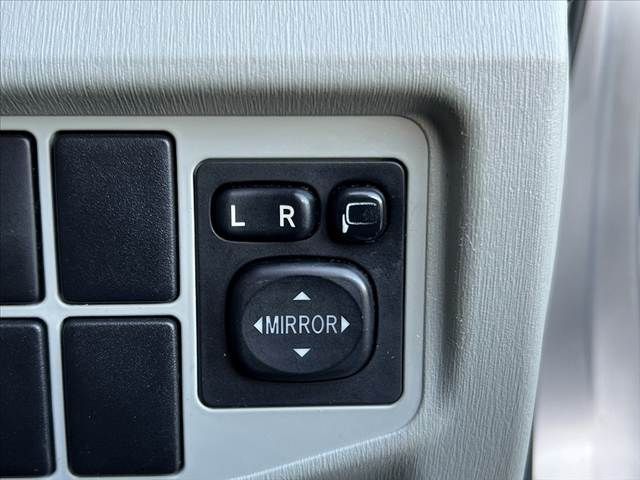 TOYOTA PRIUS 2015 Image 31