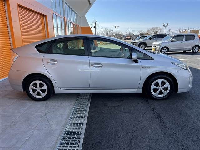 TOYOTA PRIUS 2015 Image 31