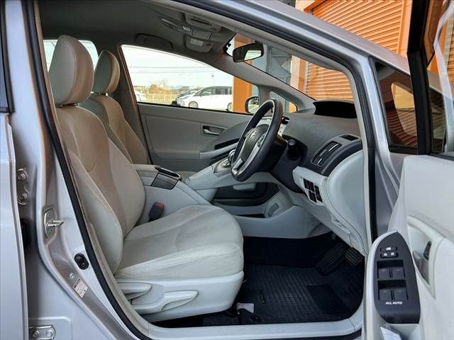 TOYOTA PRIUS 2015 Image 31