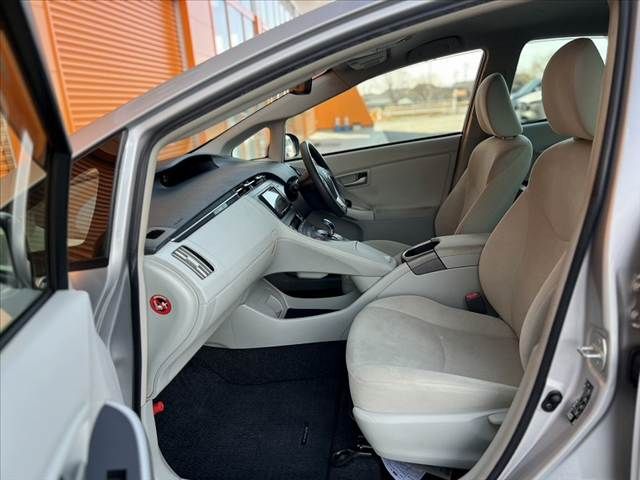 TOYOTA PRIUS 2015 Image 31