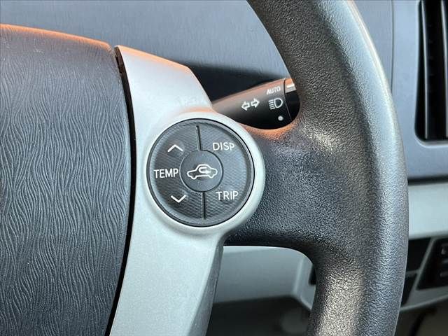 TOYOTA PRIUS 2015 Image 31