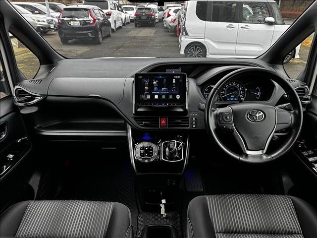 TOYOTA VOXY HYBRID 2018 Image 31