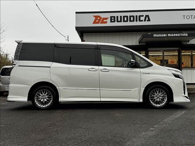 TOYOTA VOXY HYBRID 2018 Image 31