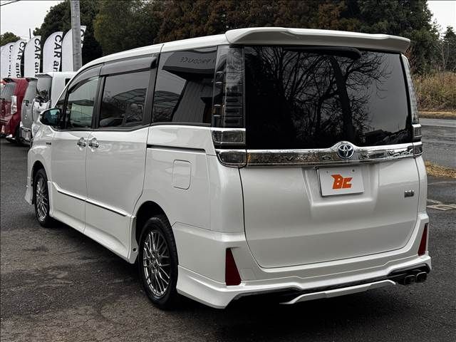 TOYOTA VOXY HYBRID 2018 Image 31