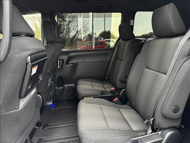 TOYOTA VOXY HYBRID 2018 Image 31