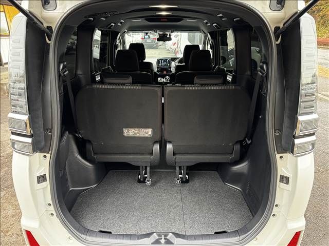 TOYOTA VOXY HYBRID 2018 Image 31