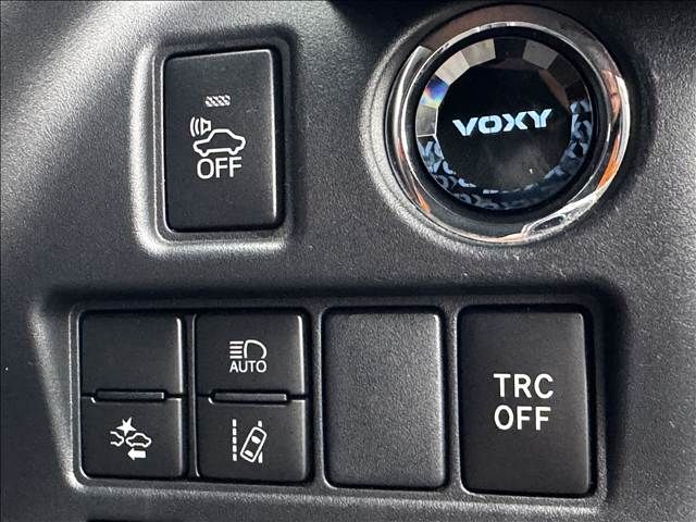 TOYOTA VOXY HYBRID 2018 Image 31