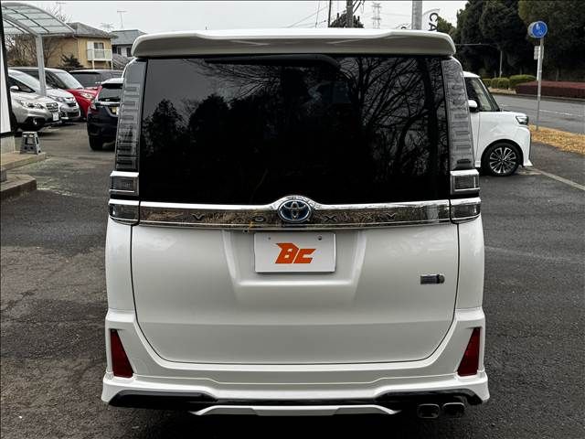 TOYOTA VOXY HYBRID 2018 Image 31