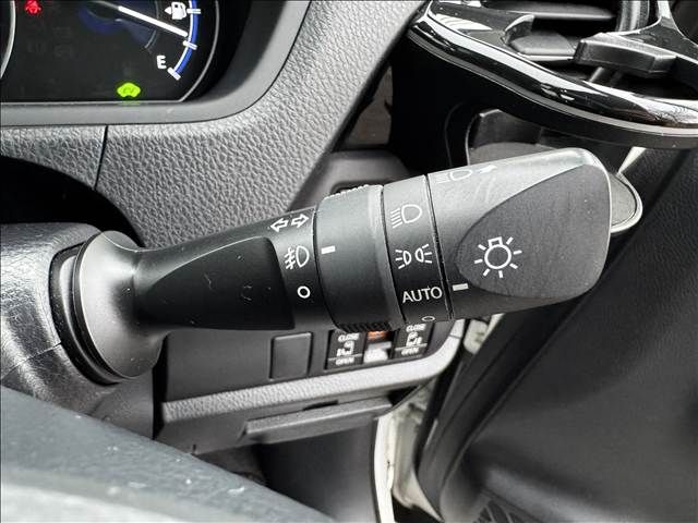 TOYOTA VOXY HYBRID 2018 Image 31