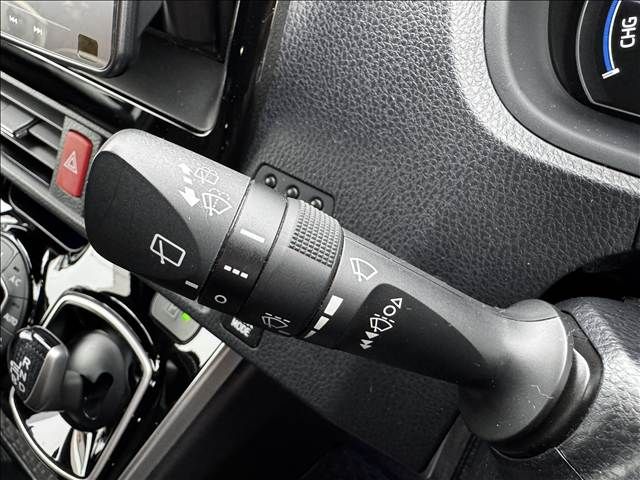 TOYOTA VOXY HYBRID 2018 Image 31