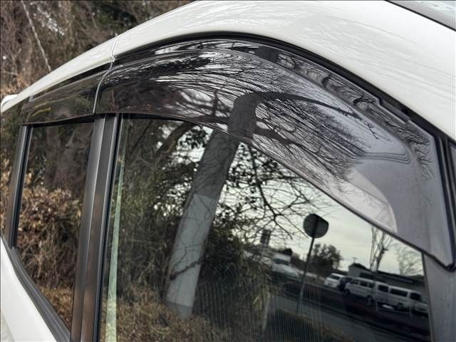 TOYOTA VOXY HYBRID 2018 Image 31