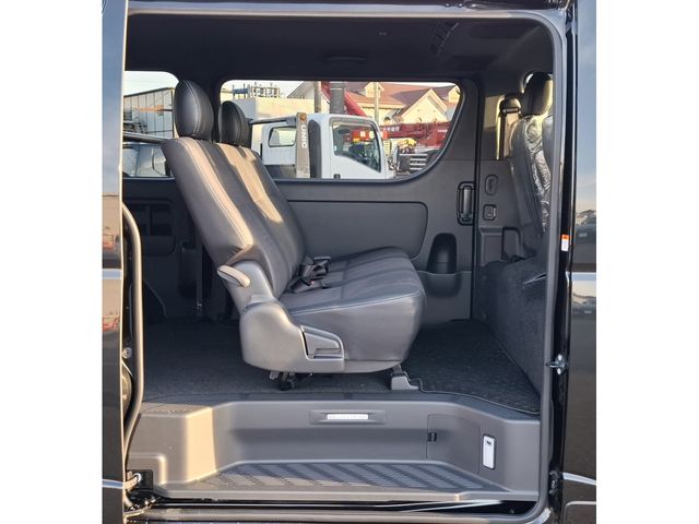 TOYOTA HIACE VAN 4WD 2025 Image 31