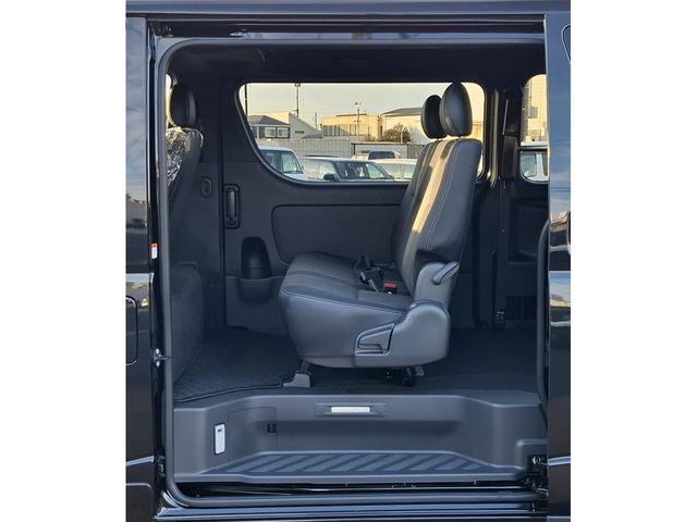 TOYOTA HIACE VAN 4WD 2025 Image 31