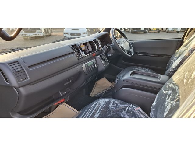 TOYOTA HIACE VAN 4WD 2025 Image 31