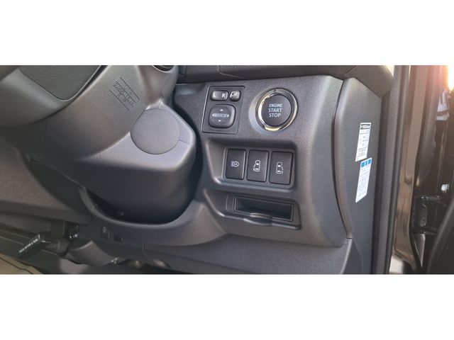 TOYOTA HIACE VAN 4WD 2025 Image 31