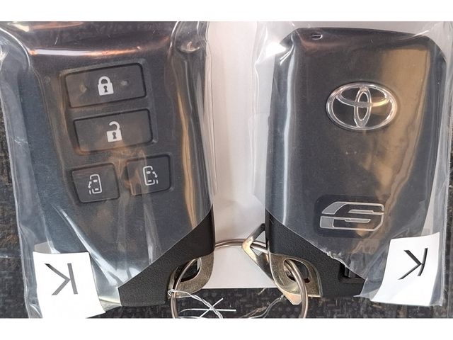 TOYOTA HIACE VAN 4WD 2025 Image 31