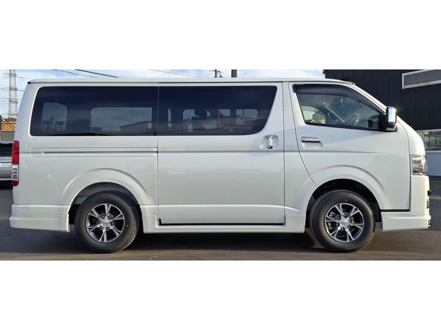 TOYOTA HIACE VAN 4WD 2025 Image 31