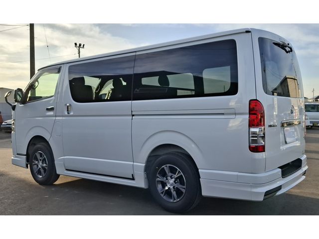 TOYOTA HIACE VAN 4WD 2025 Image 31