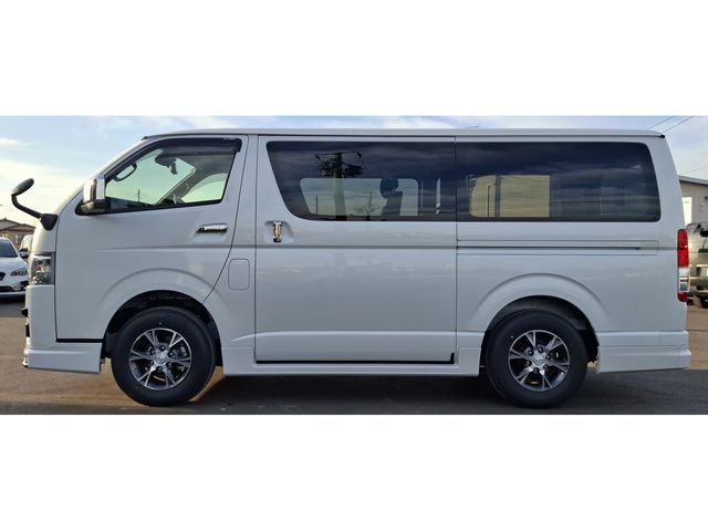 TOYOTA HIACE VAN 4WD 2025 Image 31