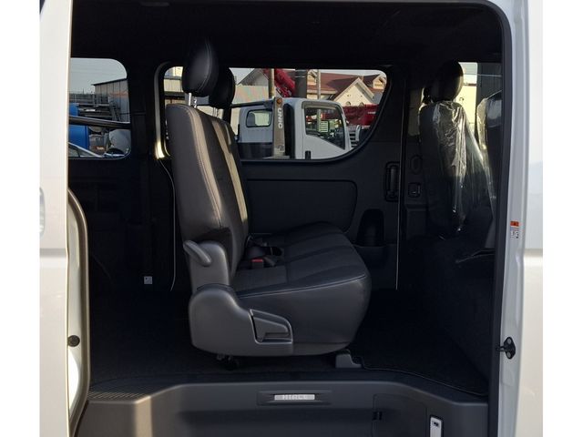 TOYOTA HIACE VAN 4WD 2025 Image 31