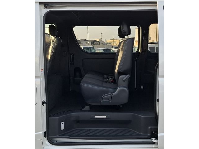 TOYOTA HIACE VAN 4WD 2025 Image 31